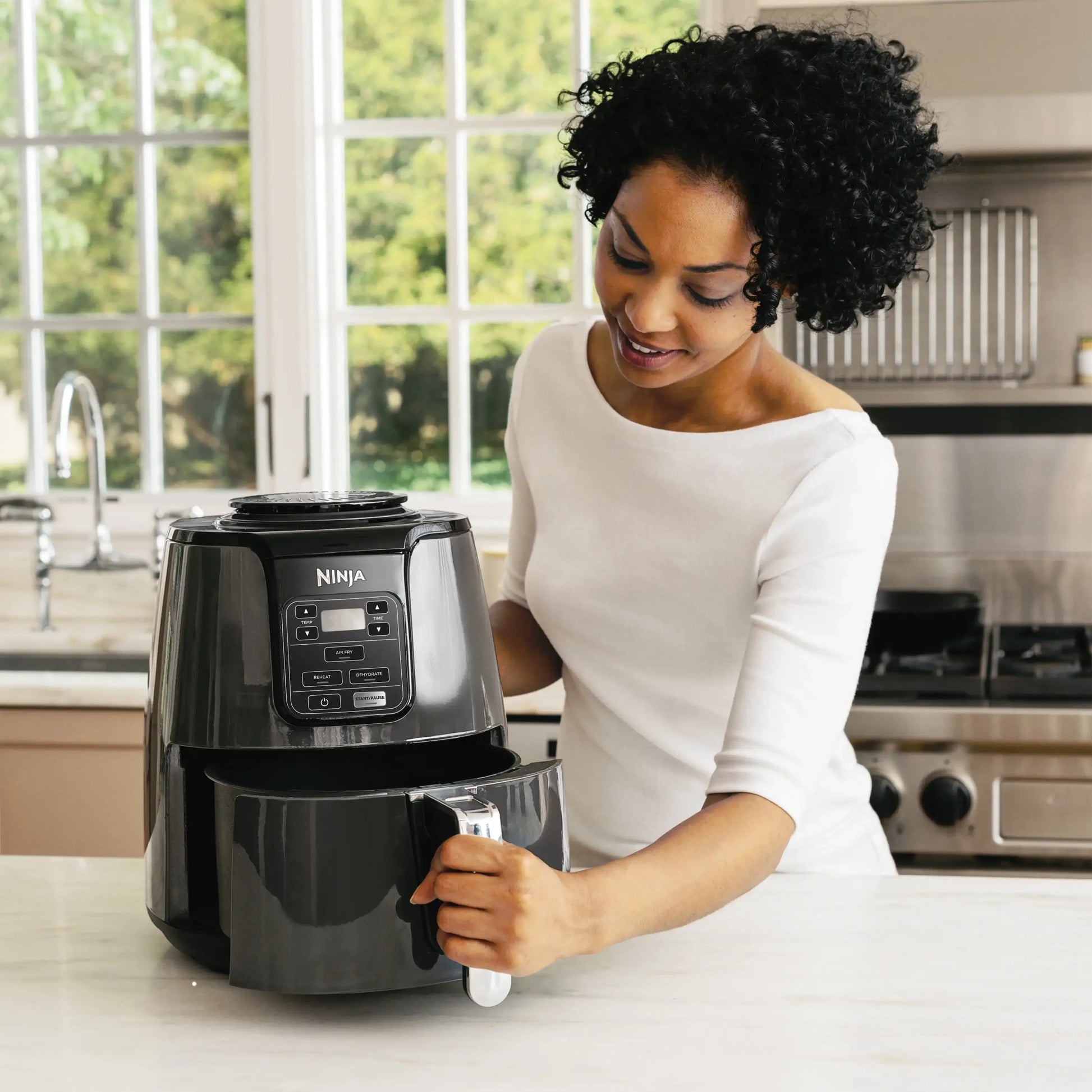 4-QT Air Fryer with Ceramic-Coated Nonstick Basket Crisper Plate